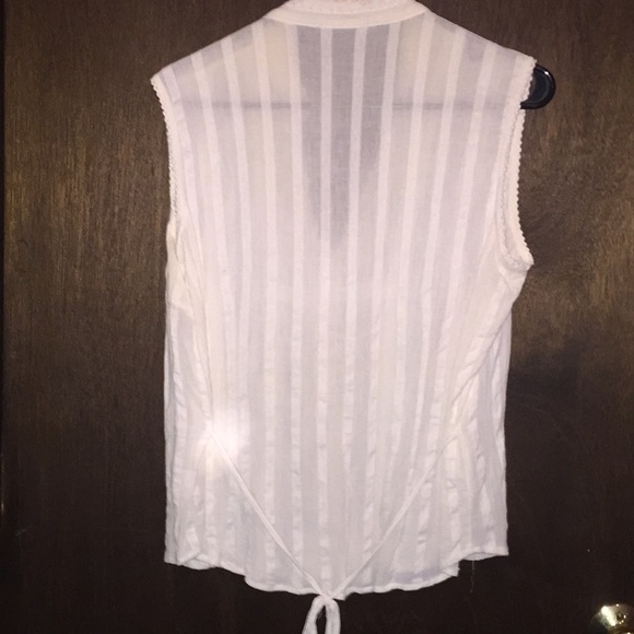 Lotof2 Ana button front embroidered tanks. Size XL - Picture 4 of 5